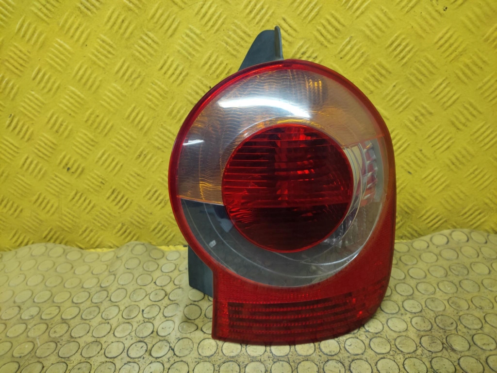 Купить Renault modus лампа правый задняя 8200212204