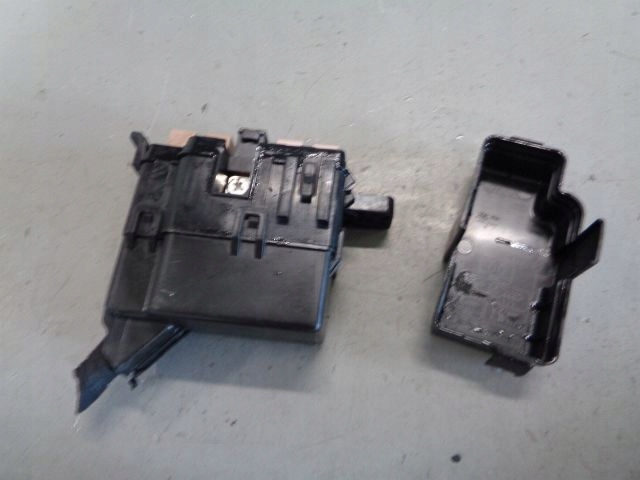 фото №3, Hyundai ix35 11 2.0 crdi коробка предохранителей