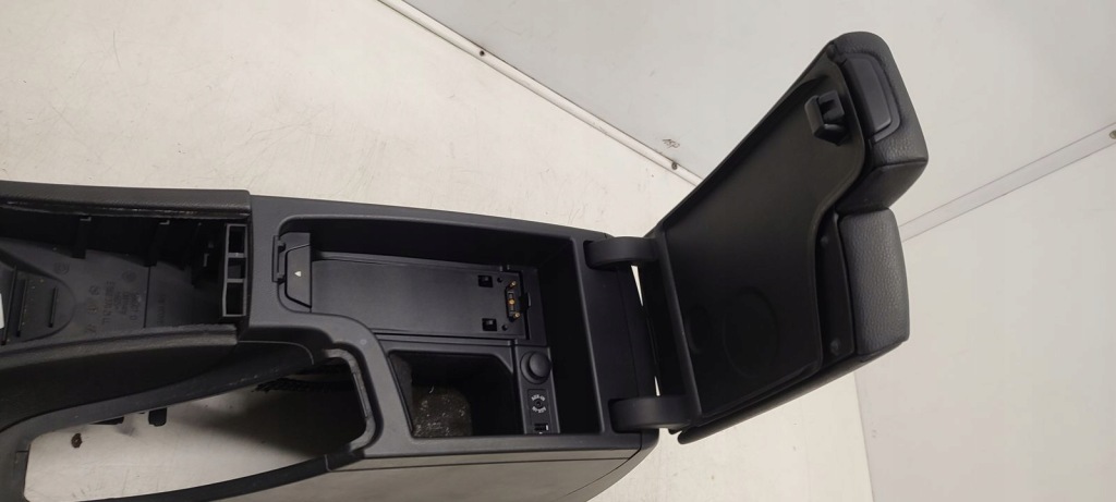 Підлокітник тунель bmw e90 e91 рестайлінг Зі Шроту