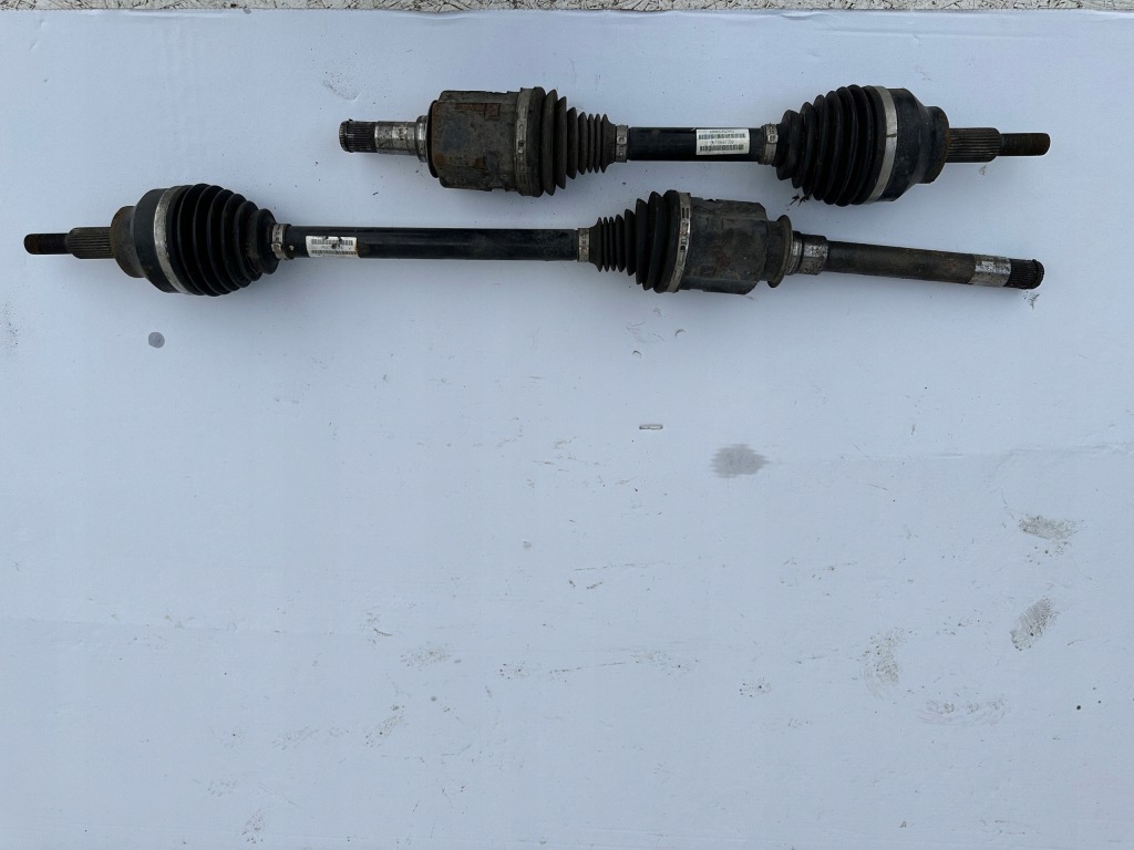 Купити Grand cherokee wk2 рестайлінг  привідний вал права p68193660ab