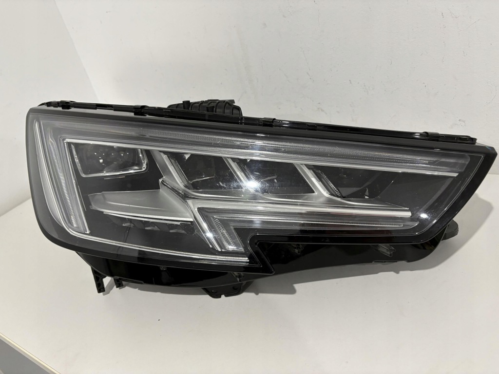 фото №1, Audi a4 b9 16r лампа правый перед full led 8w2941034