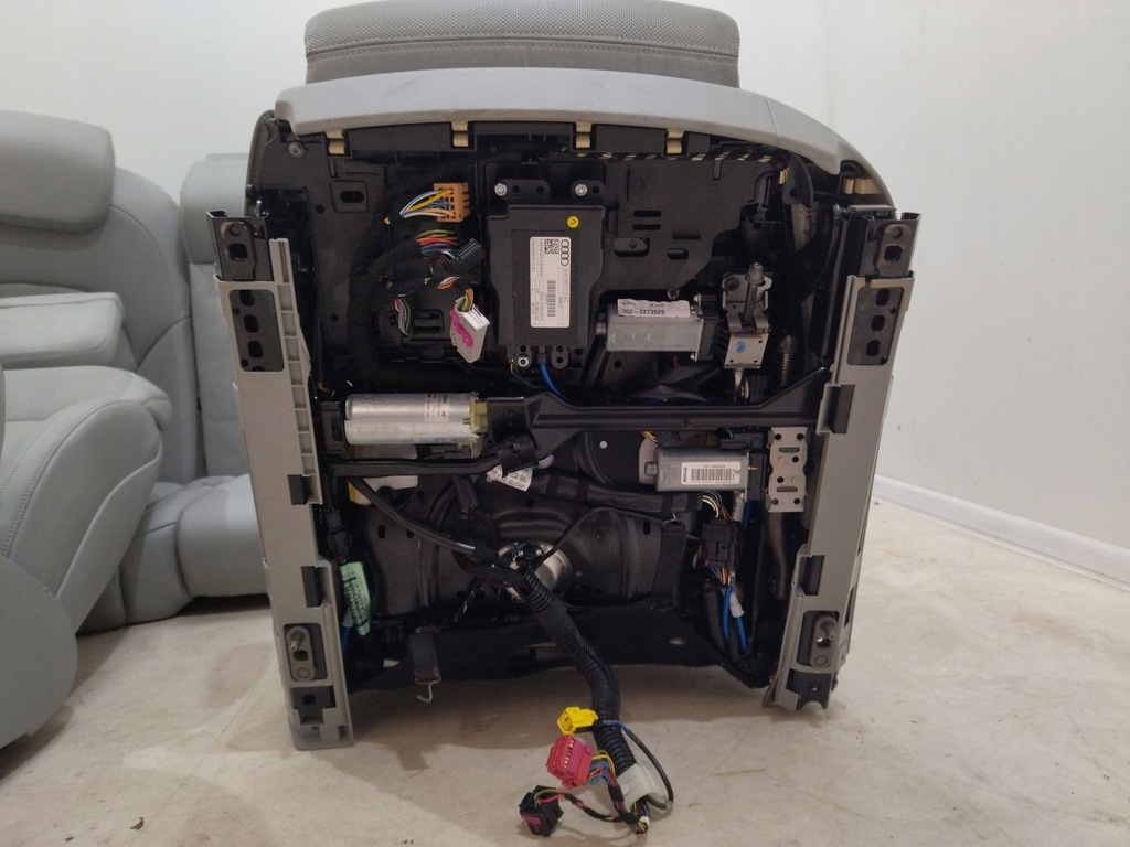 фото №9, Обивка сиденья заднее сиденье кожа audi a8 d4 2010-2018r