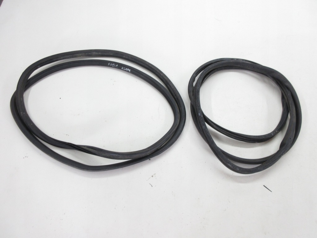 фото №1, Skoda fabia i прокладка кришки багажника капот