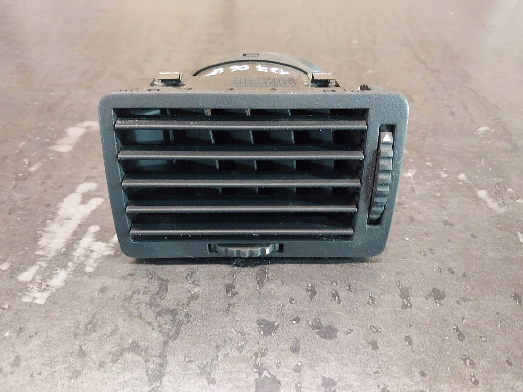 фото №12, Решітка обдув ліва панелі приладової панелі skoda octavia mk1 1u 1u1819701