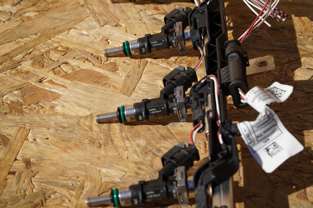 Молдинг впрыскная 8489639 6xwtrysk 8483304 bmw x5 g05 3.0i 24r b58b30s Цена