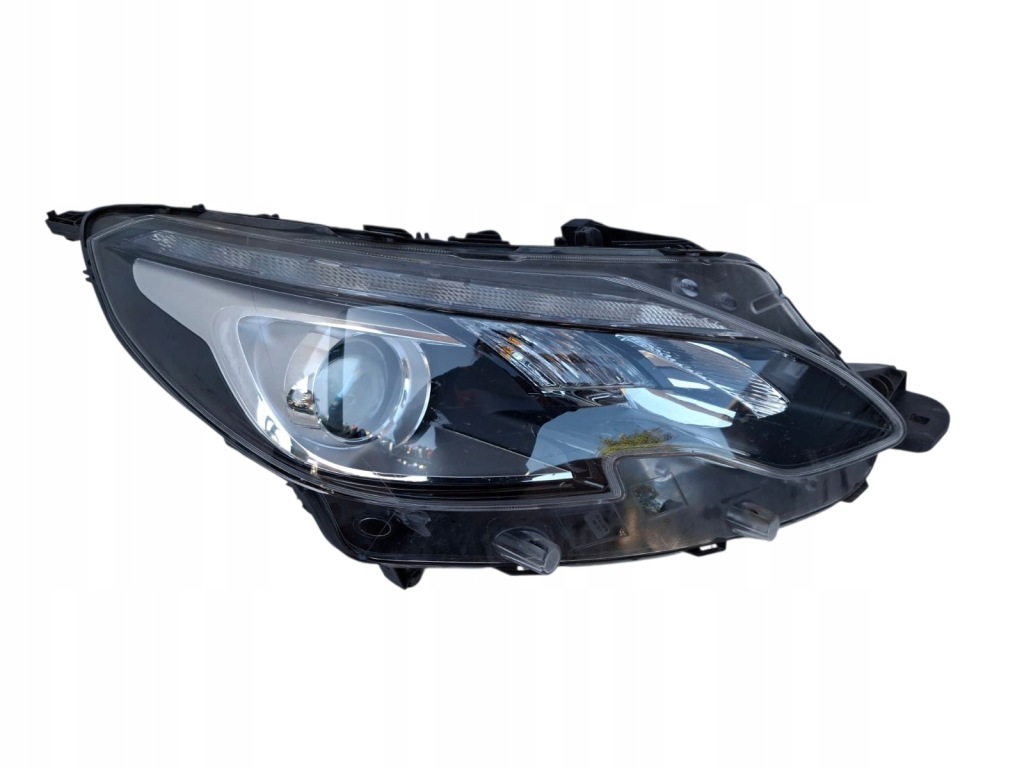 фото №1, Peugeot 2008 lift 90167009 лампа правая czarna