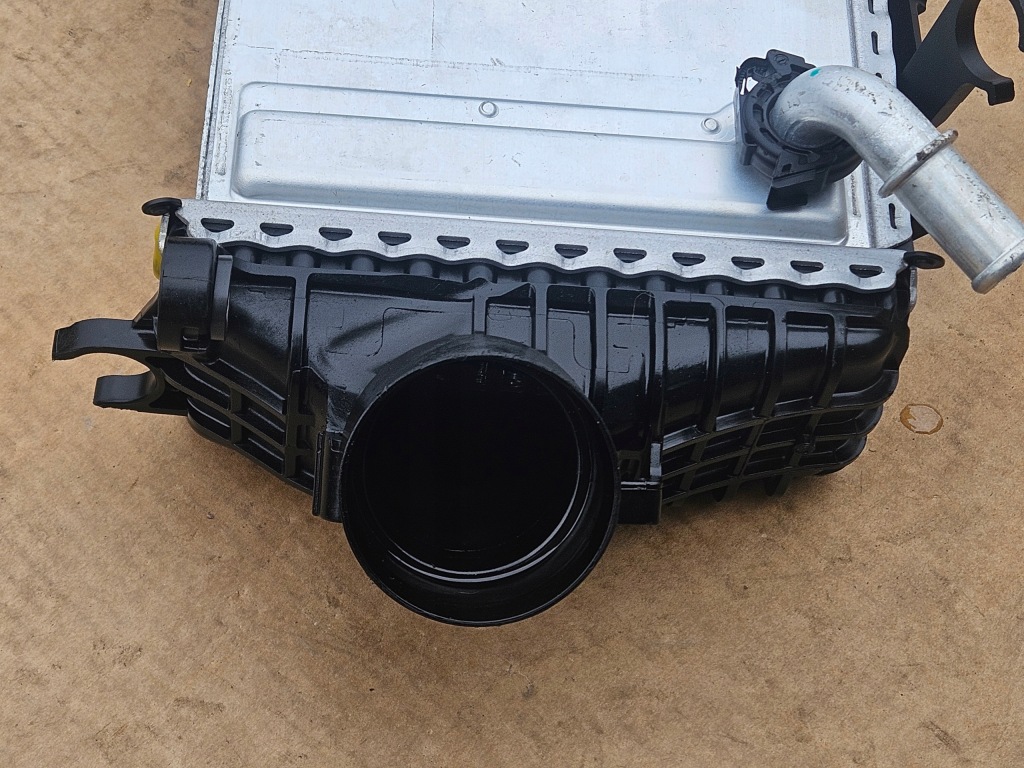 Интеркулер радиатор воздуха mercedes sprinter 907 18- a6540103104 Киев