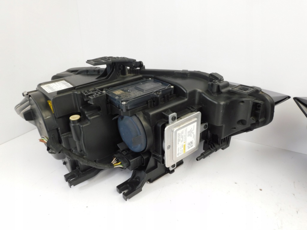 Audi a5 8t рестайлинг  фара правая левая ксенон поворотный 8t0941032 8t0941031 комплектный в Украине