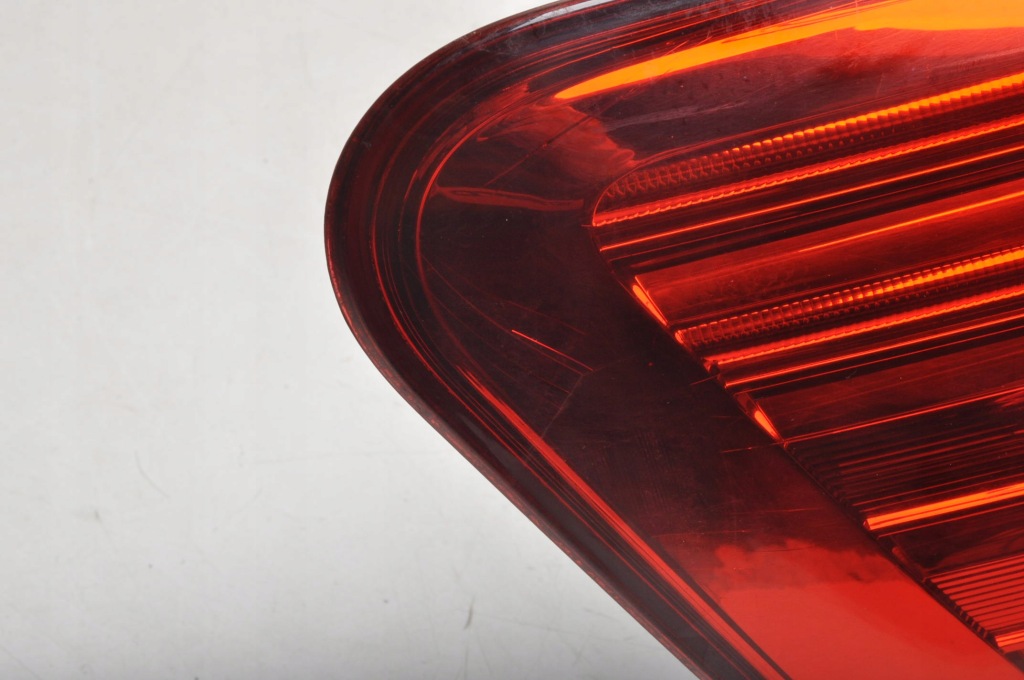 Toyota avensis t27 рестайлинг  фонарь  левая задняя левый задний  led седан Оригинал