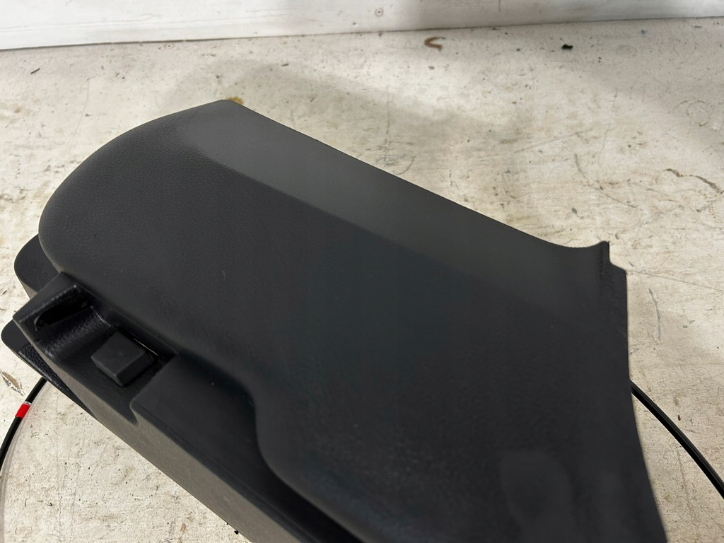 фото №8, Corolla e21 kombi обшивка обивка багажника правая góra с led