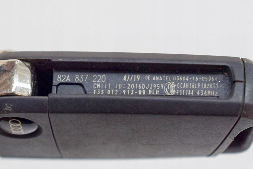 фото №8, Audi a1 sportback gb 35 tfsi замок зажигания с inteligentnym ключ 1k0905851