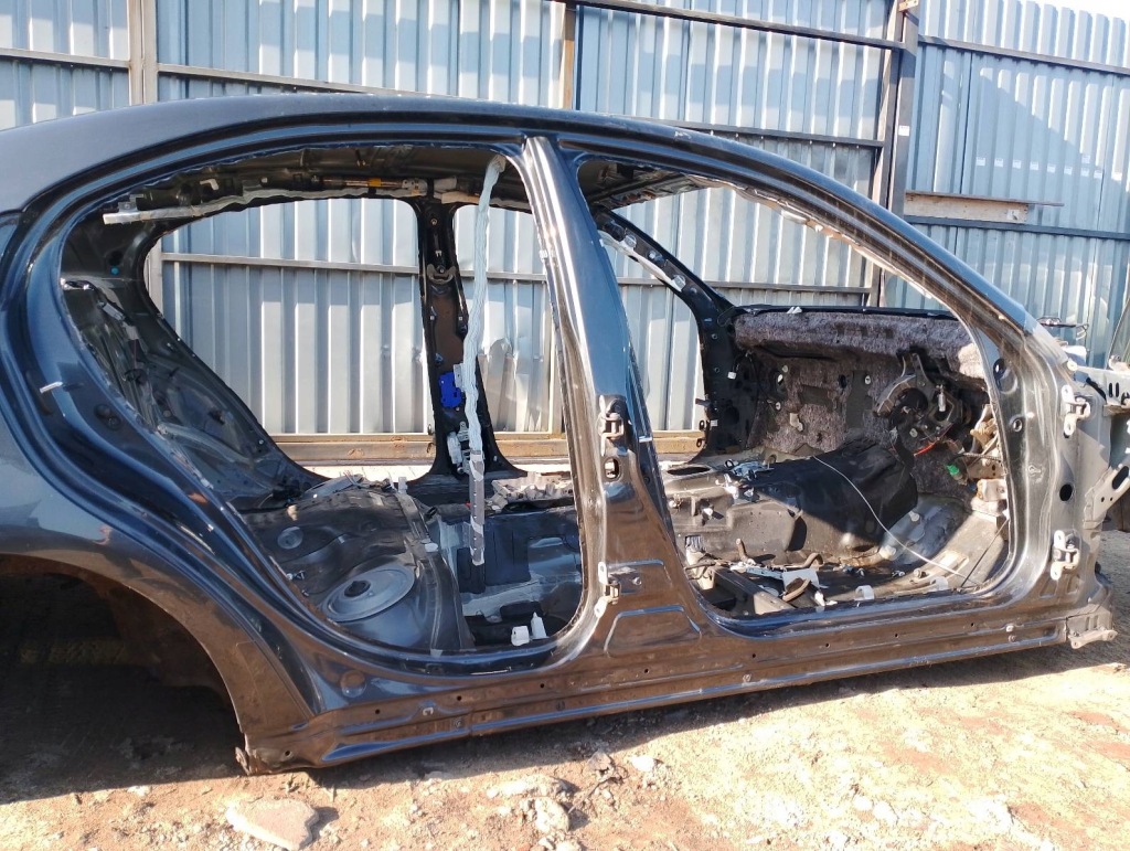 Поріг праві + стійку  середній lexus is 2 1g0 Ціна