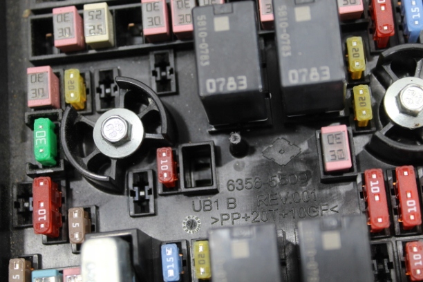 фото №6, Jeep cherokee kl 19- 2.0tb коробка предохранителей