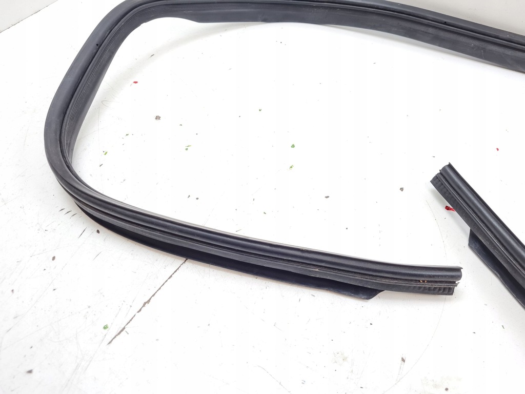 фото №7, 2002 maserati coupe прокладка крышки багажника