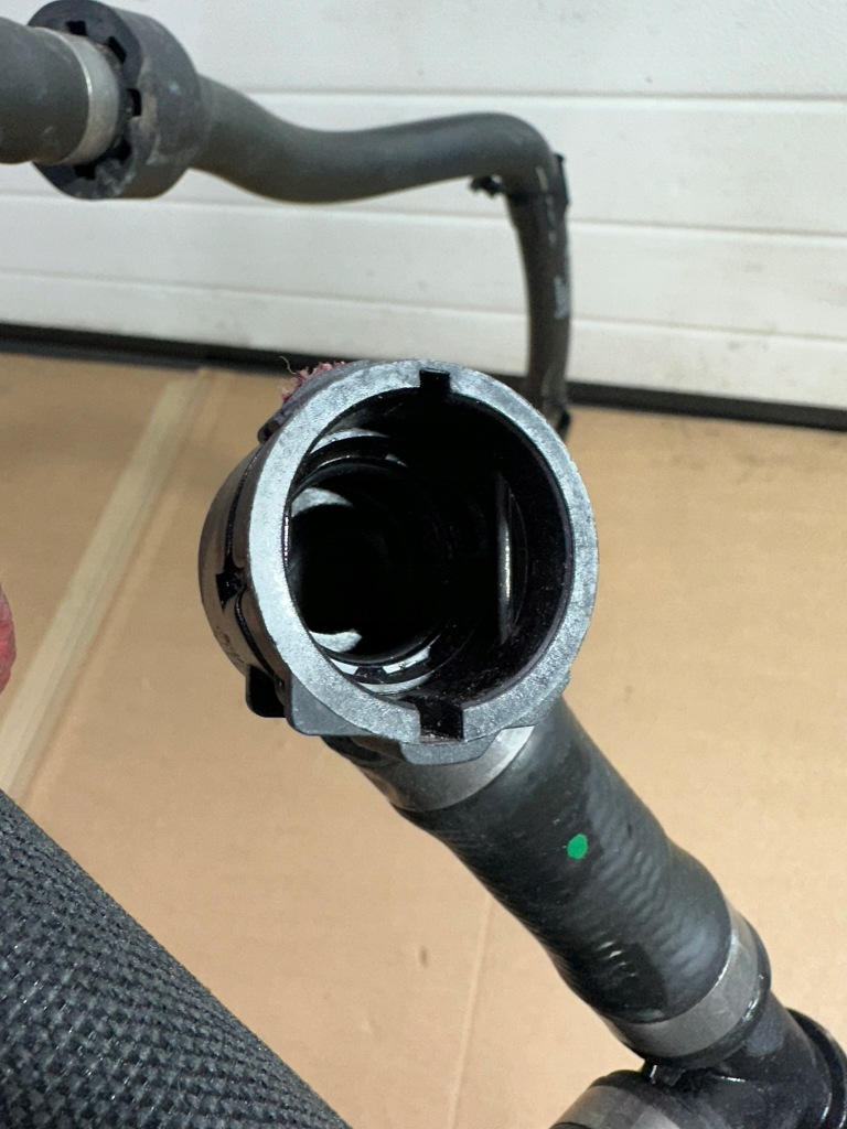 Шланг жидкость охлаждающий, трубка воды mercedes eqa w243, h243 Недорого