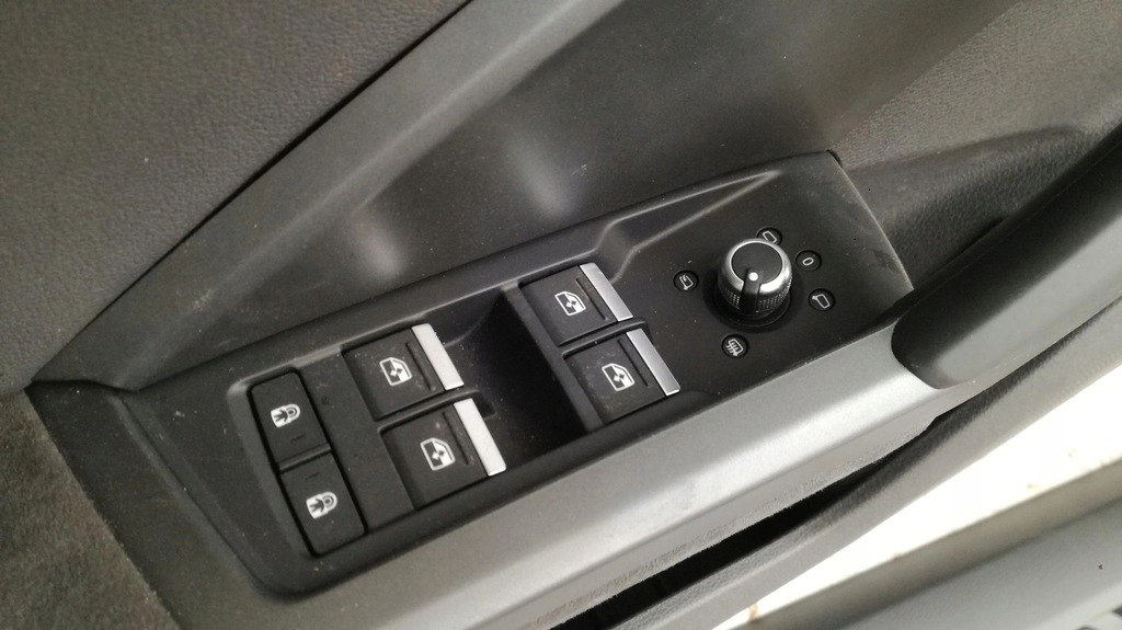 фото №13, Audi rsq3 83a сидіння сидіння оббивка підлокітник