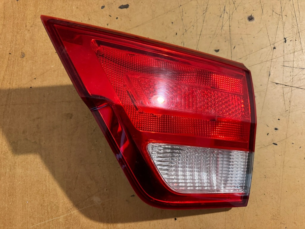 фото №1, Jeep grand cherokee wk 2 лампа крышки правый задняя