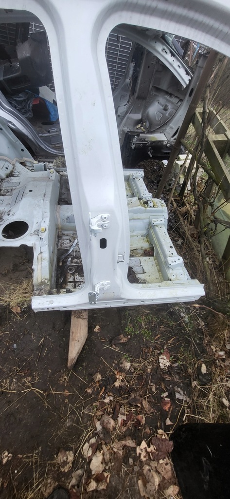 фото №1, Порог правый блок двигателя jaguar e-pace