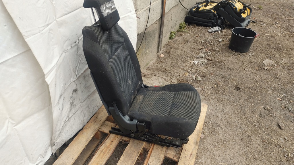 фото №5, Peugeot 5008 i сидіння 2 ряд середній середина