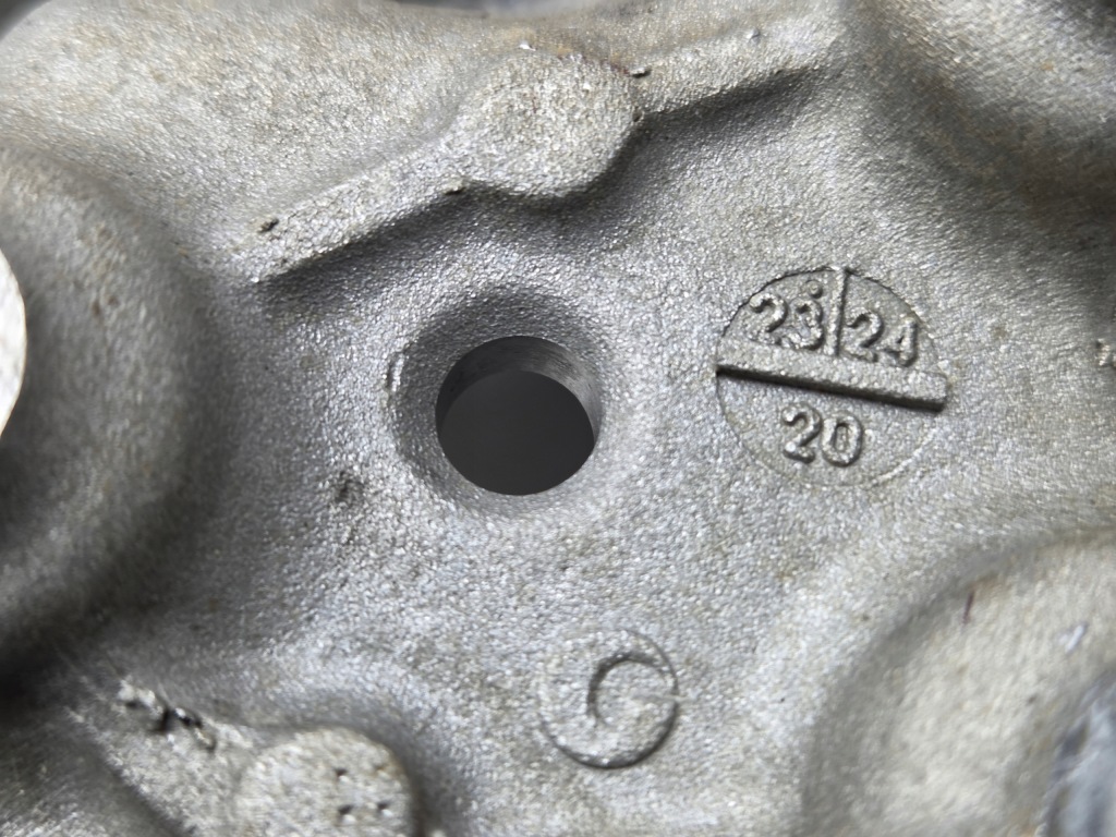 Кронштейн корпус насоса 9824088780 peugeot citroen toyota 1.5 blue hdi yh01 Киев