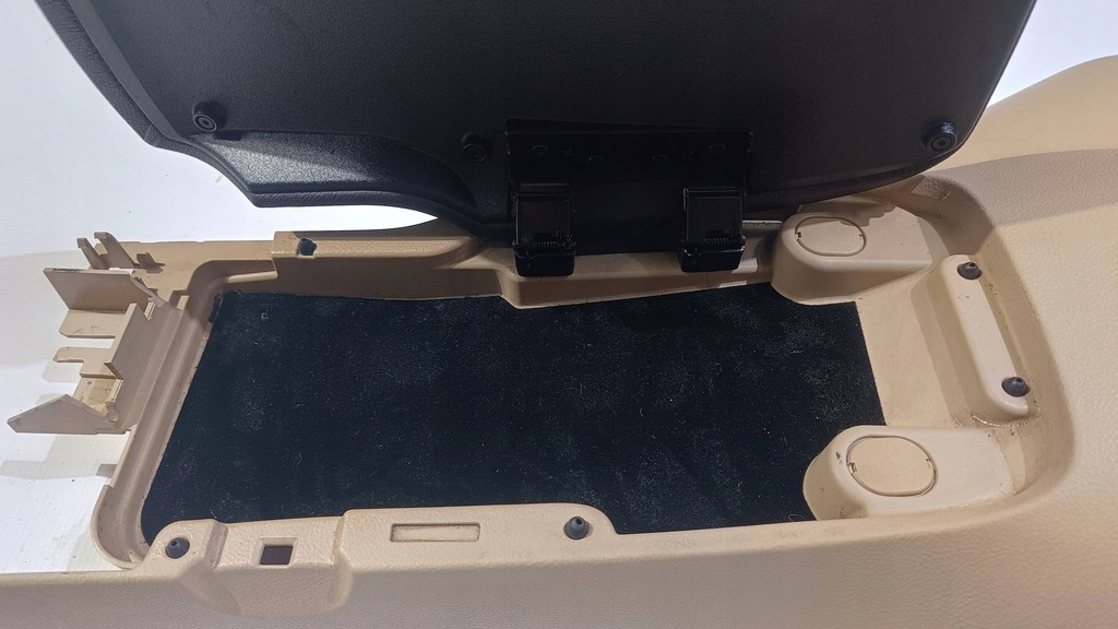 фото №10, Туннель средний подлокотник петля каркас chevrolet corvette c6 2005r-