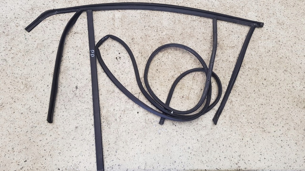 фото №1, Уплотнители стекло дверь перед правое kpl ford fusion