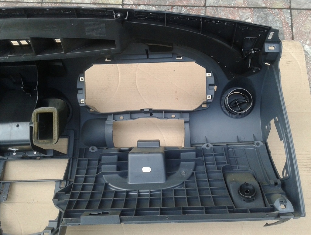 фото №16, Панель приладів приладова консоль бардачок dacia logan i 04-12 8200213822