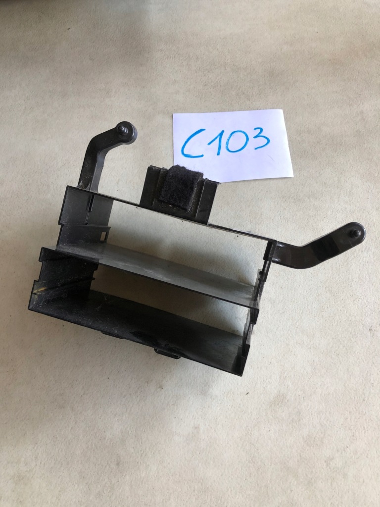 фото №1, Vw touareg 7p кронштейн dvd 7p6919837b