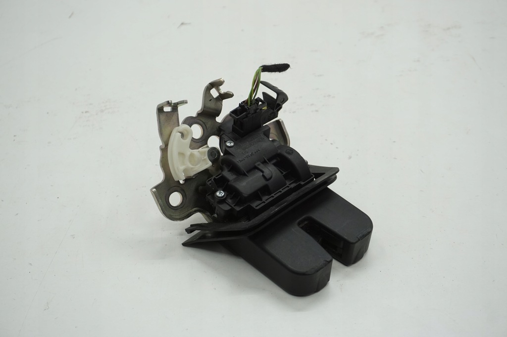 фото №1, Audi q5 8r замок кришки багажника 8r0827505