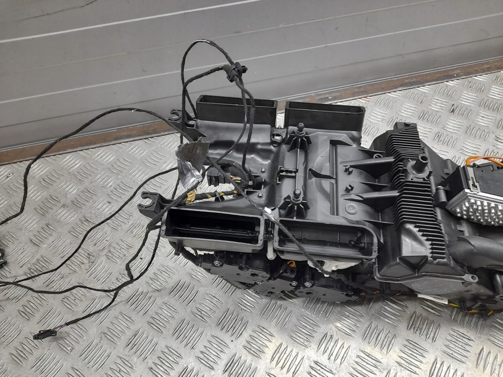 фото №11, Audi a8 s8 d4 4h 4h0820004c с передний отопители