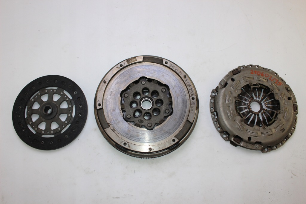 фото №1, Сцепление двухмассовый маховик bmw f45 f46 f48 8600215 b47