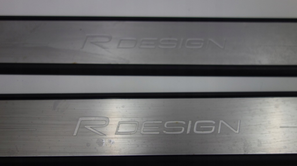 фото №2, Volvo xc40 молдинг порог r design 31484196