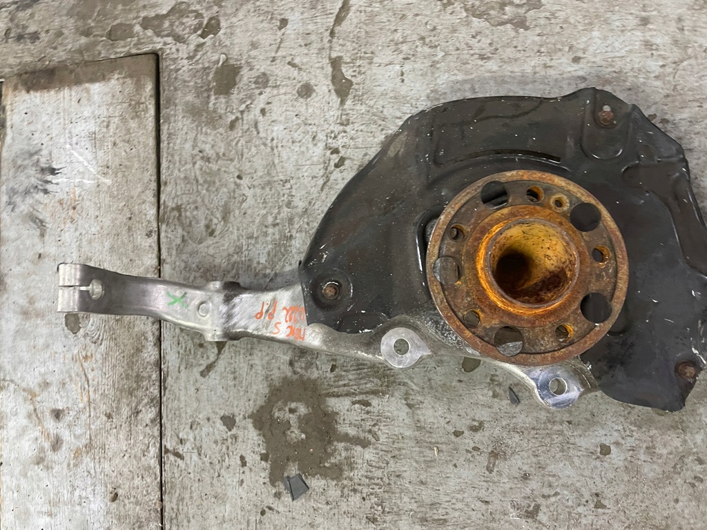 фото №1, Поворотний кулак права перед mercedes w222 2222001