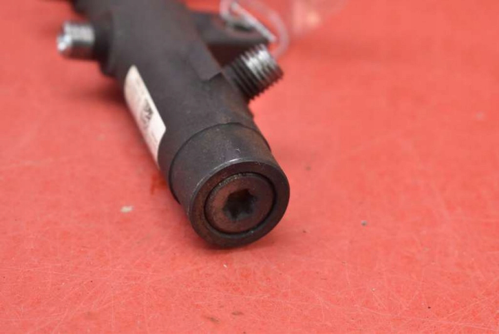 фото №6, Молдинг упорскування 8200397346 nissan tiida 1 i 1.5 dci 106 km 04-08