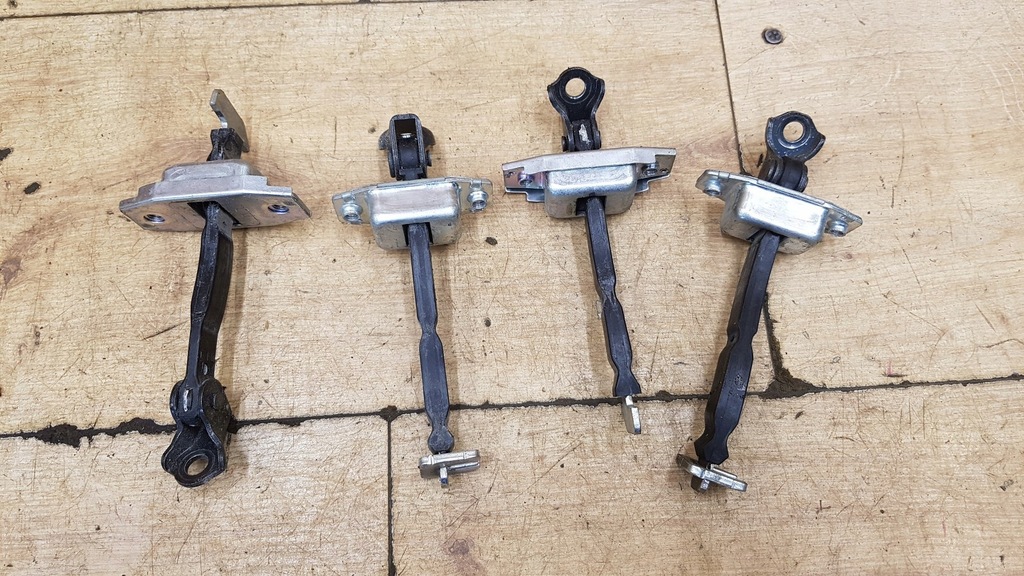 фото №1, Обмежувач двері перед toyota yaris ii