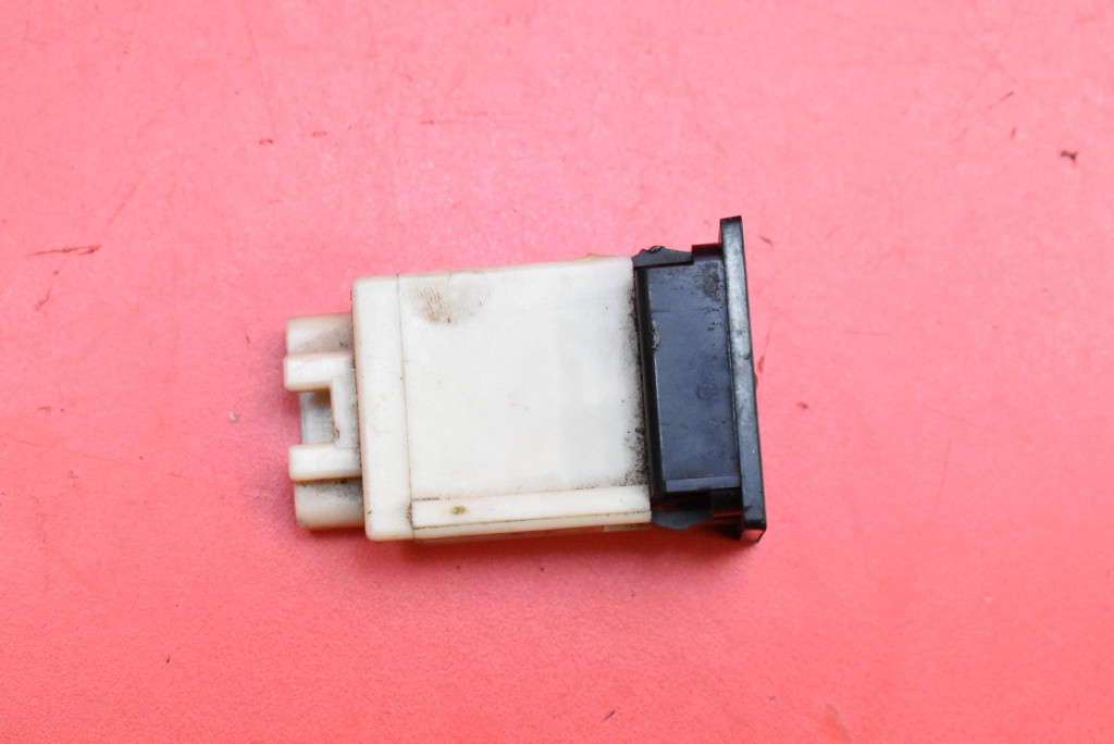 фото №5, Кнопка відкривання заливної пального 156726 lexus es 330 4 iv xv30 03-06