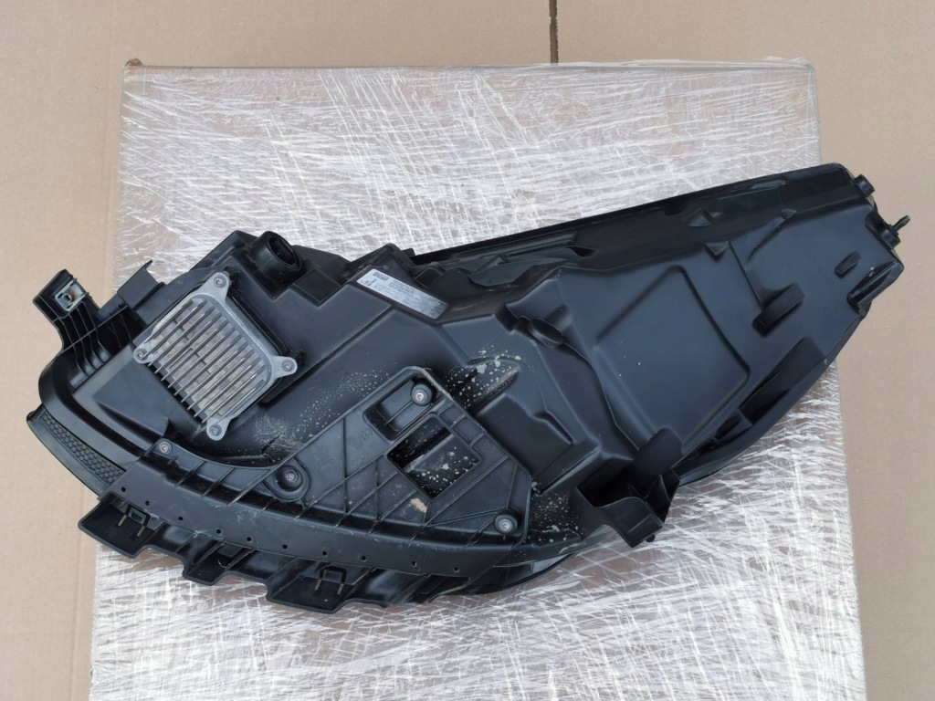 Tesla 3 рестайлинг  20- y фара передняя правый  led 1514953- 00-d в Украине