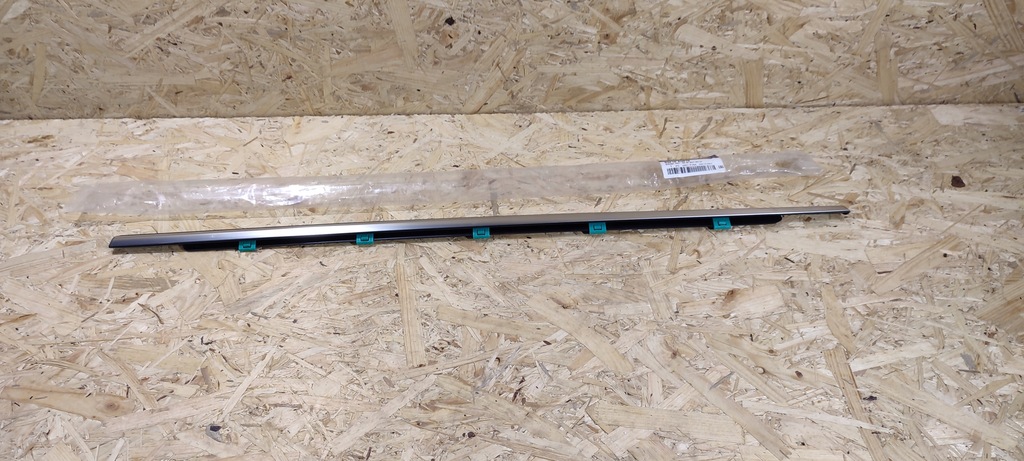 фото №1, Hyundai elantra gt молдинг уплотнитель хром l задняя