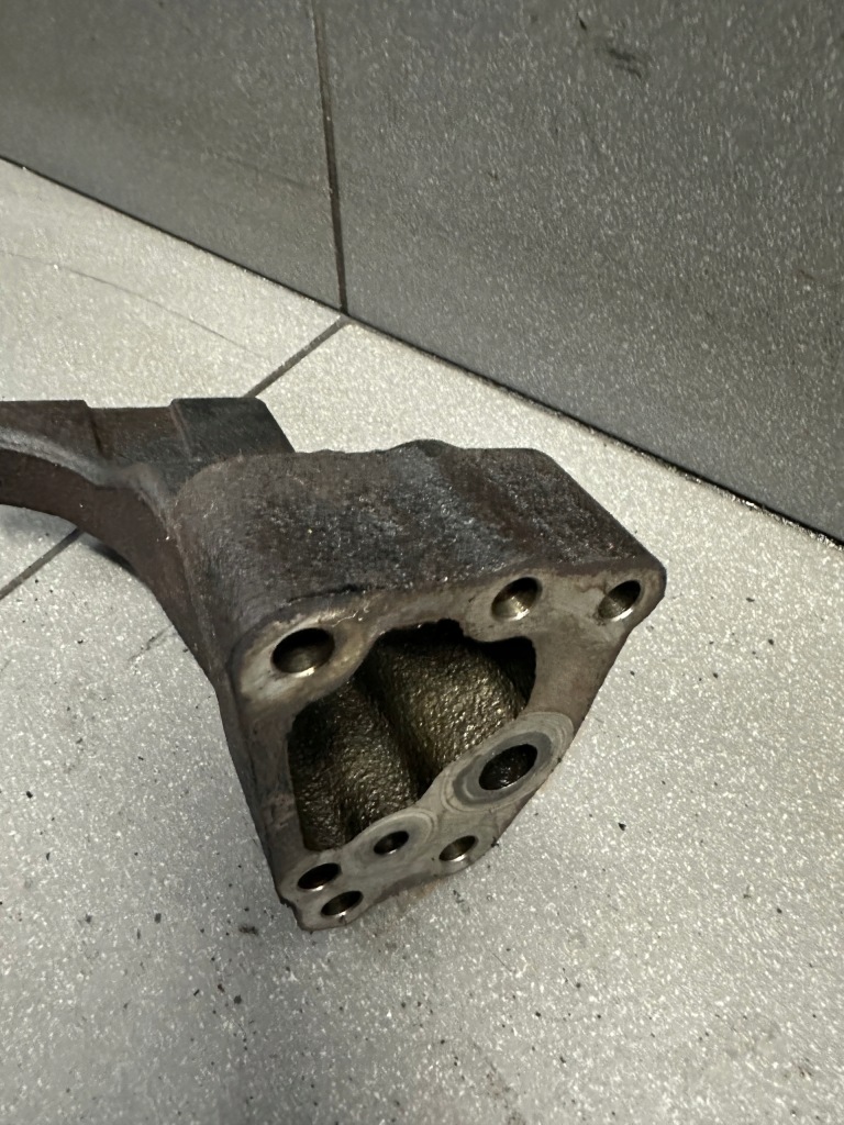 Кронштейн кронштейн турбонагнетателя mercedes w164 3.0 cdi a6420960345 в Украине