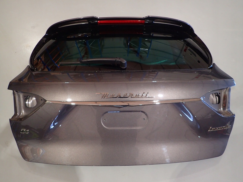 фото №1, Maserati levante trofeo крышка багажника задняя задняя комплектная стекло 19r. as3
