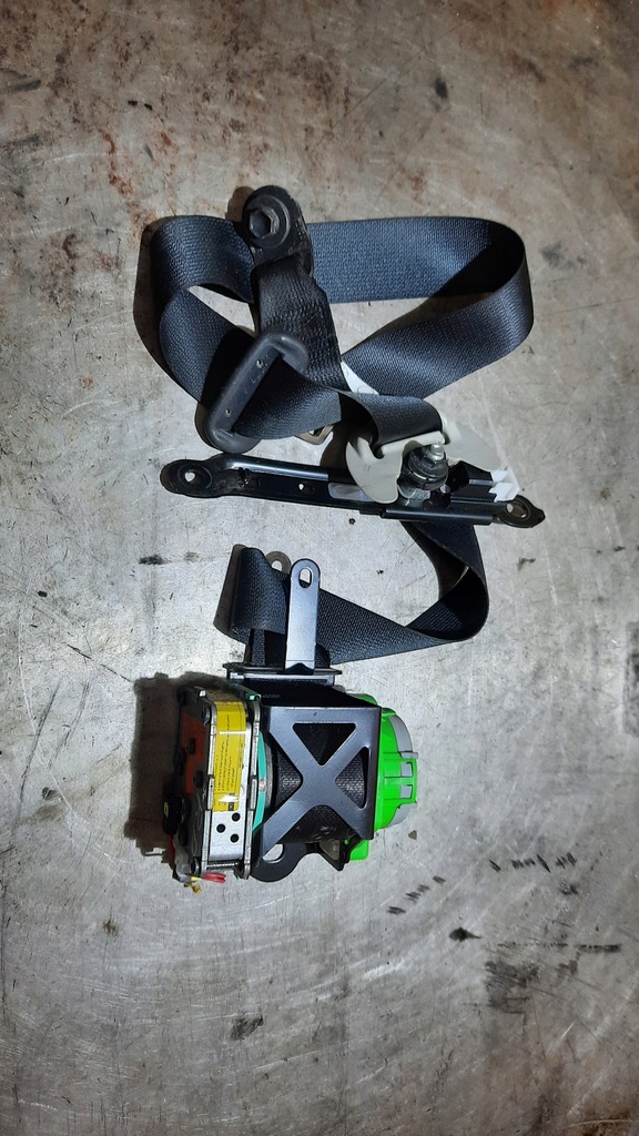 фото №1, Pas безопасности перед правый toyota corolla e15