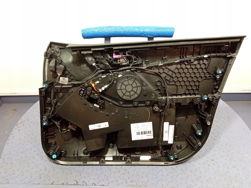 фото №2, Bmw 1 f40 обивка дверь перед левая hlsw