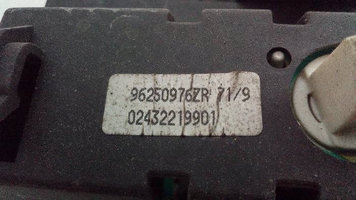 фото №6, Дисплей часы peugeot 206 96250976zr