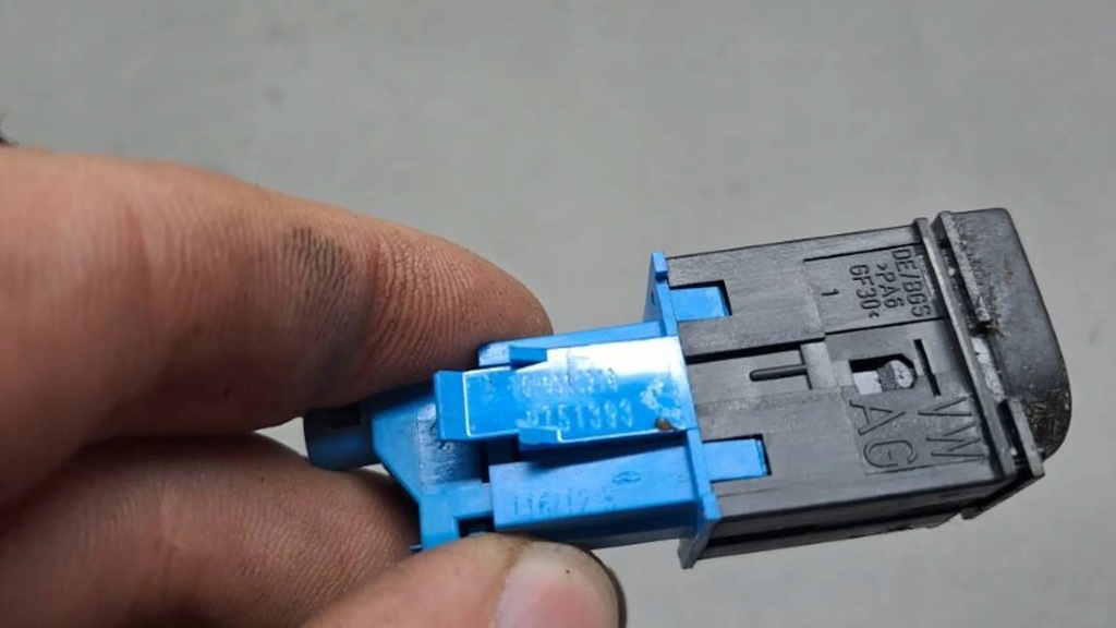 фото №3, Перемикач кнопка off seat leon ii