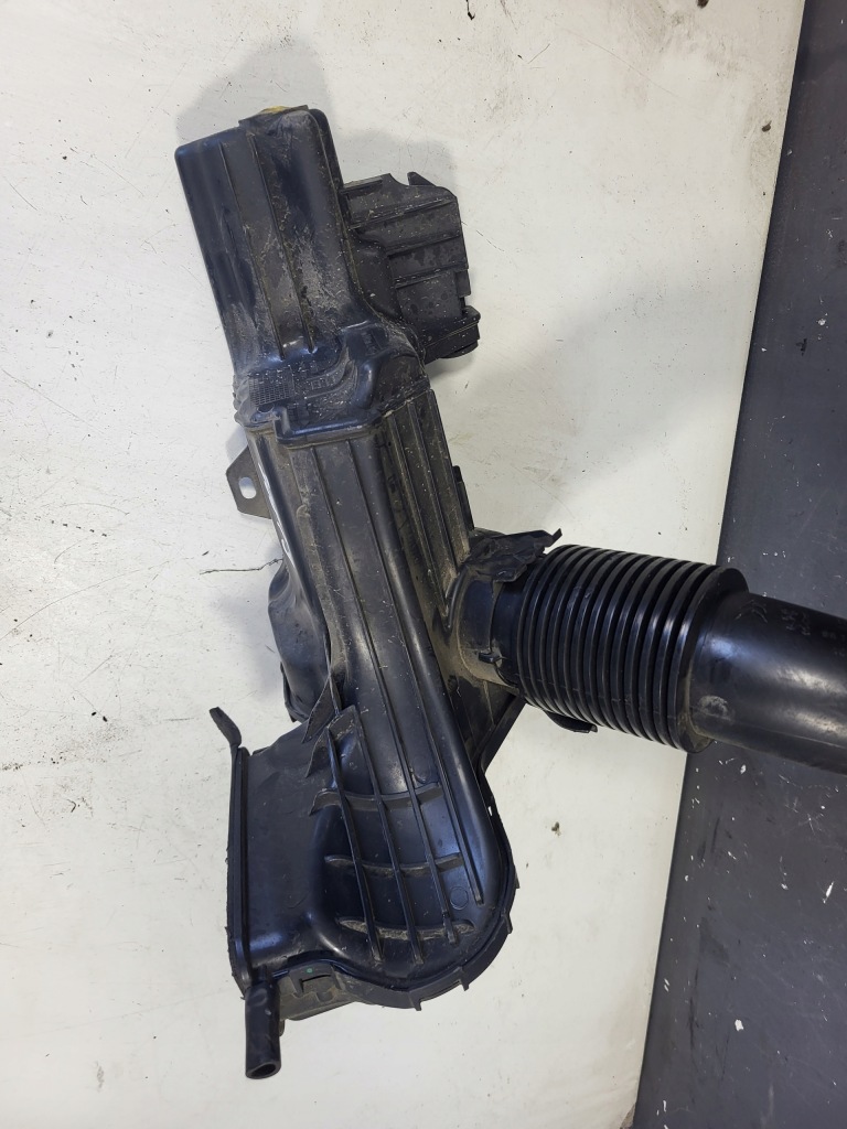 фото №8, Peugeot 308 ii t9 13r- 1.6 thp резонатор труба повітря повітрозабірник 9689014180