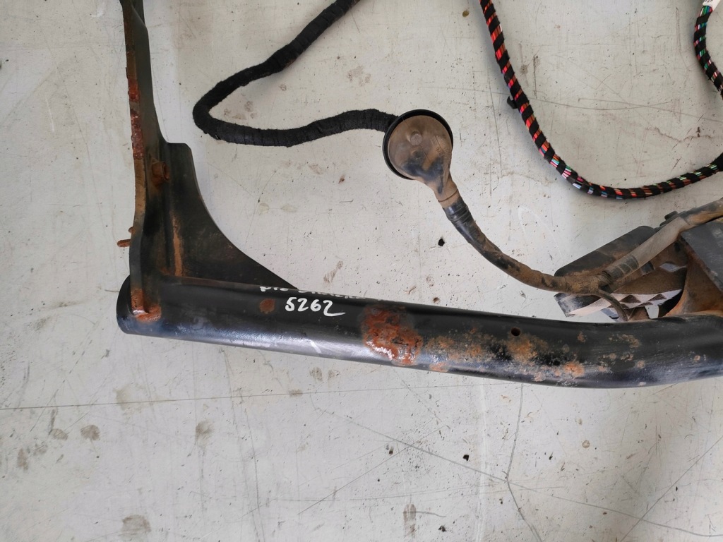 Passat b8 универсал фаркоп  буксировочный 3g9803881b Недорого