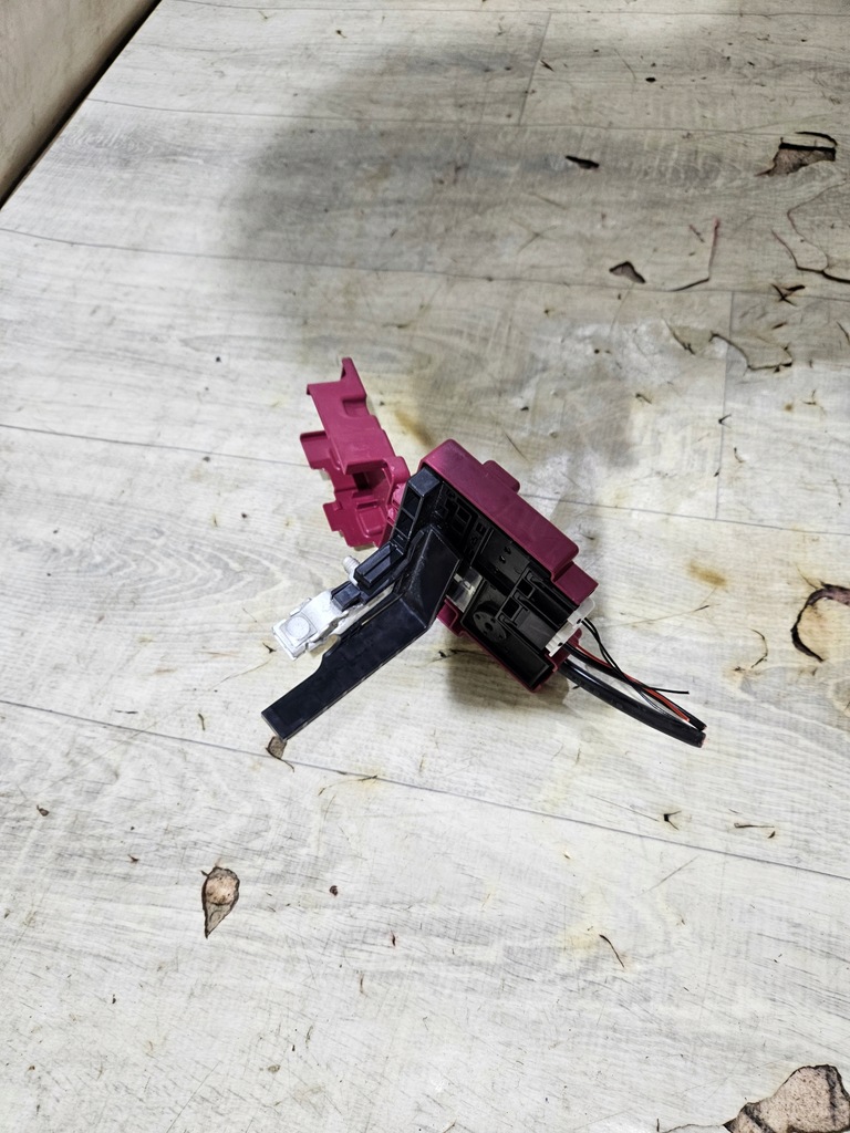 фото №9, Toyota yaris cross клемма plus предохранитель