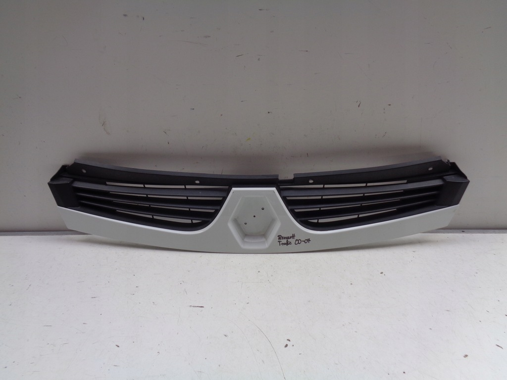 фото №1, Renault оригинальный номер 8200426365 решётка радиатора