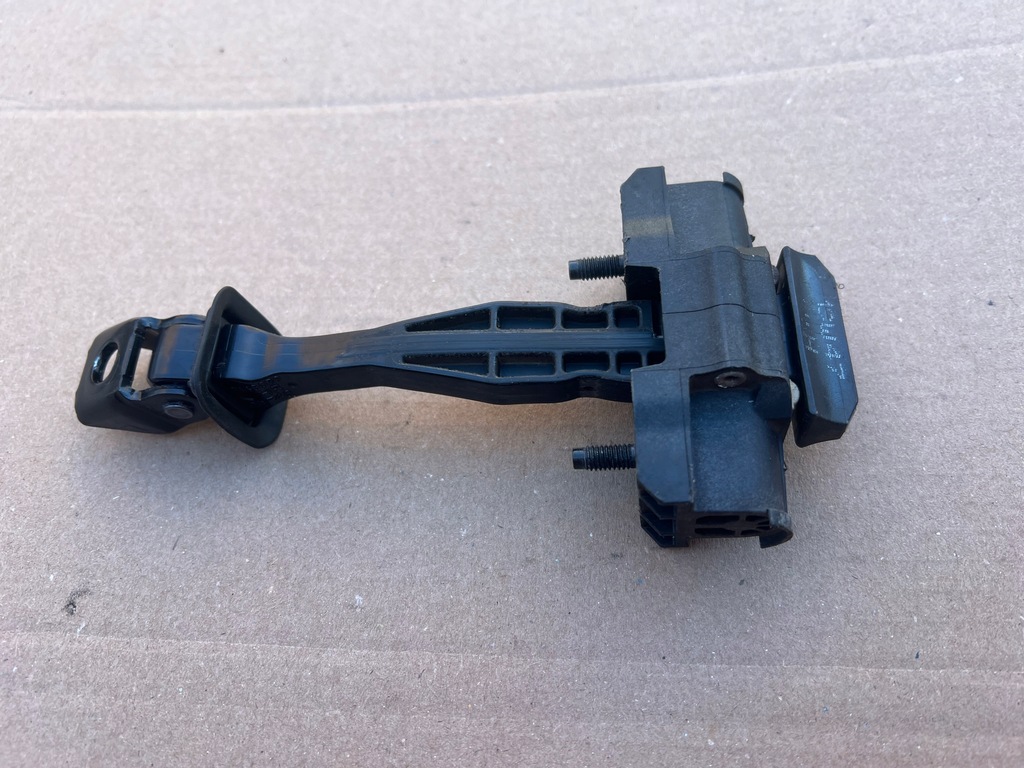 фото №1, Bmw 1 f40 ограничитель дверь правый задняя 7448039