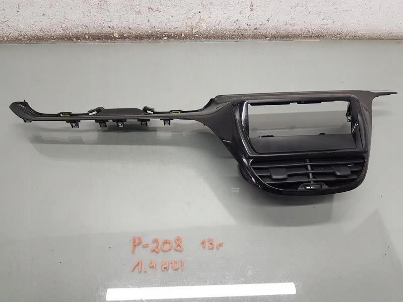 фото №2, Рамка радио решётка обдув peugeot 208 i
